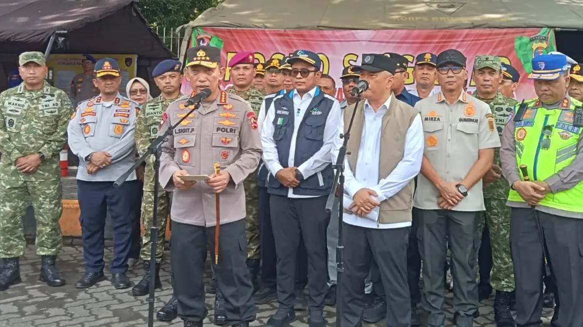 Kapolri Sapa Pemudik di Jalur Khusus Balita di Bakauheni