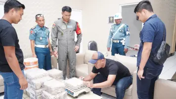 TNI AL Gagalkan Pengiriman Sarang Burung Walet Ilegal Senilai Rp216 Juta di Bandara Juanda