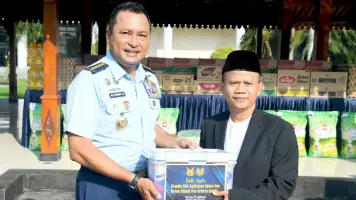 Wujud Kepedulian Humanis TNI AU AMPUH, Kasau Serahkan Bantuan ke Ponpes,